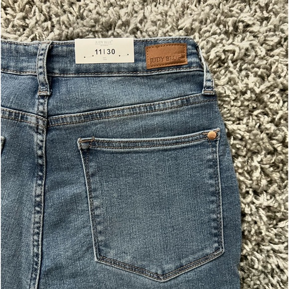 Judy Blue JB88259 High Rise Relaxed Fit Raw Hem Jeans in Medium Wash - Picture 11 of 12